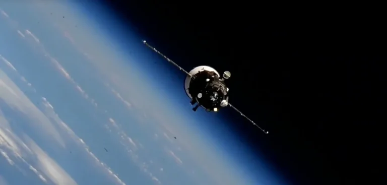Progress_MS-33_approaches_ISS_20260325_165900.webp
