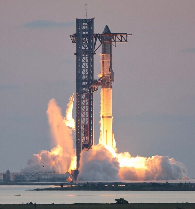 SpaceX_Starship_ignition_during_IFT-5_20260301_224559.jpg