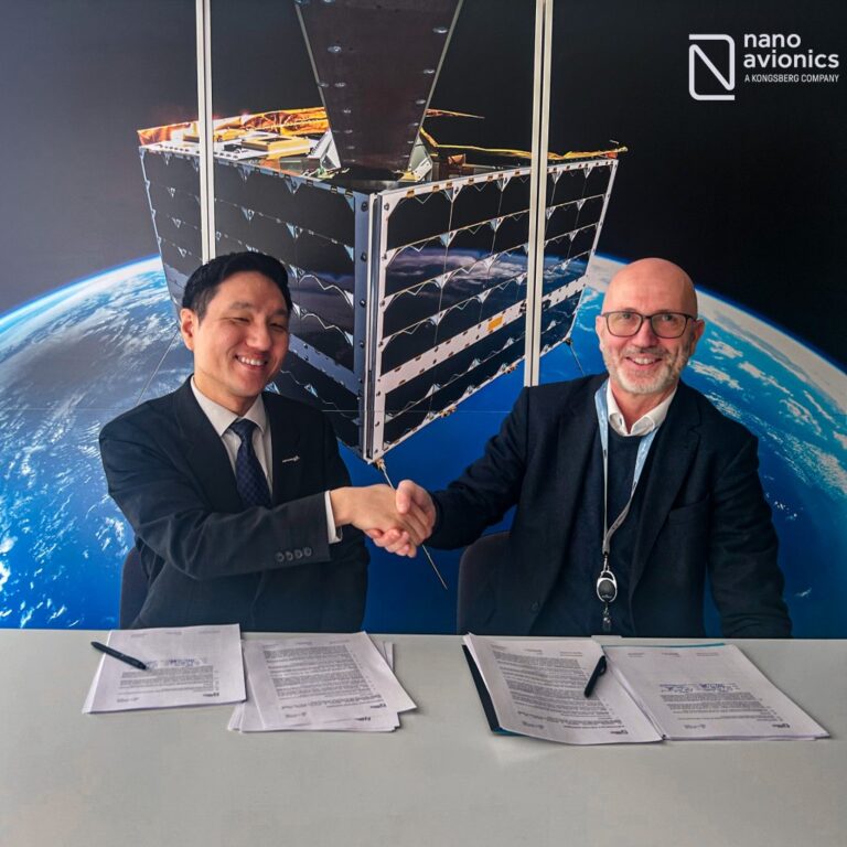 Taehun-Tim-Ahn-Founder-CEO-of-Flexell-left-Atle-Woello-CEO-of-Kongsberg-NanoAvionics-right.-Credits-Kongsberg-NanoAvionics.jpg