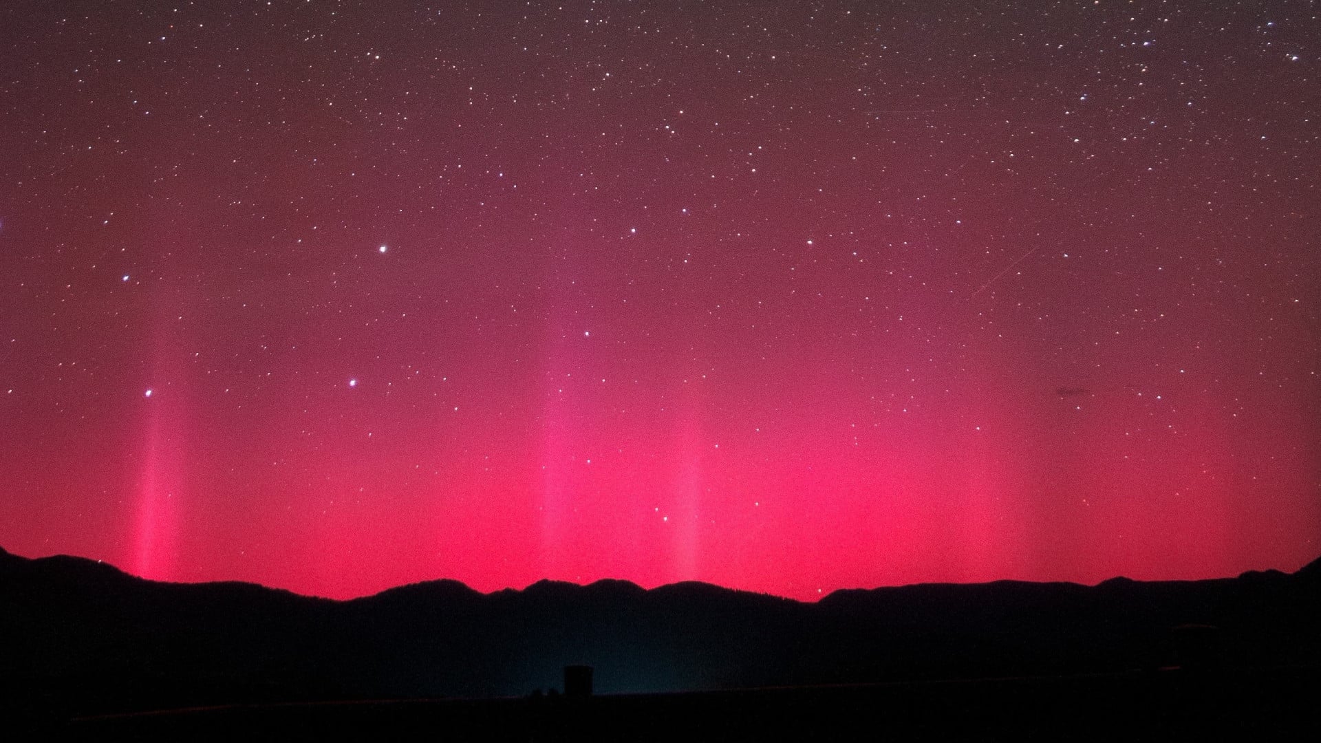 Red aurorae seen from lower latitudes of Japan and China during the medieval period were recorded in poetry by observers of the time. These help today's scientists fix the dates of these storms and solar proton events that were recorded in buried trees. Credit: Tomohiro M. Nakayama (CC-BY-NC)