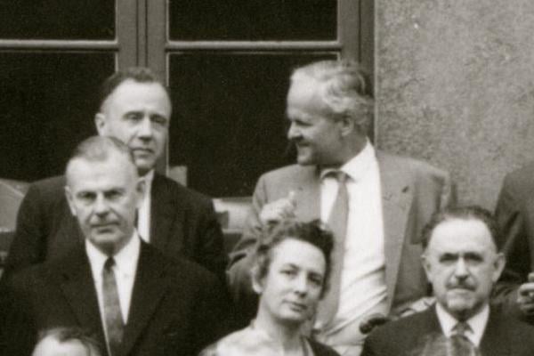 John Wheeler (right) with Carl Friedrich von Weizsäcker, Bengt Strömgren, and Stefan Rozental in 1963. Wheeler co-developed the equation that treats the entire universe as a quantum object. (Public domain, Niels Bohr Library & Archives)
