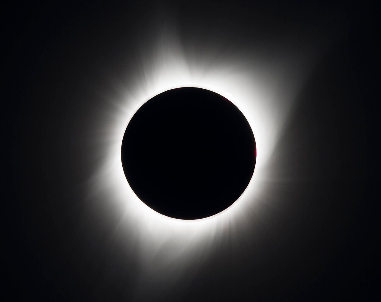 A total solar eclipse. If the Sun's fusion ever switched off, it would take tens of millions of years for its light to truly fade. Credit: NASA/Aubrey Gemignani (CC BY 2.0).