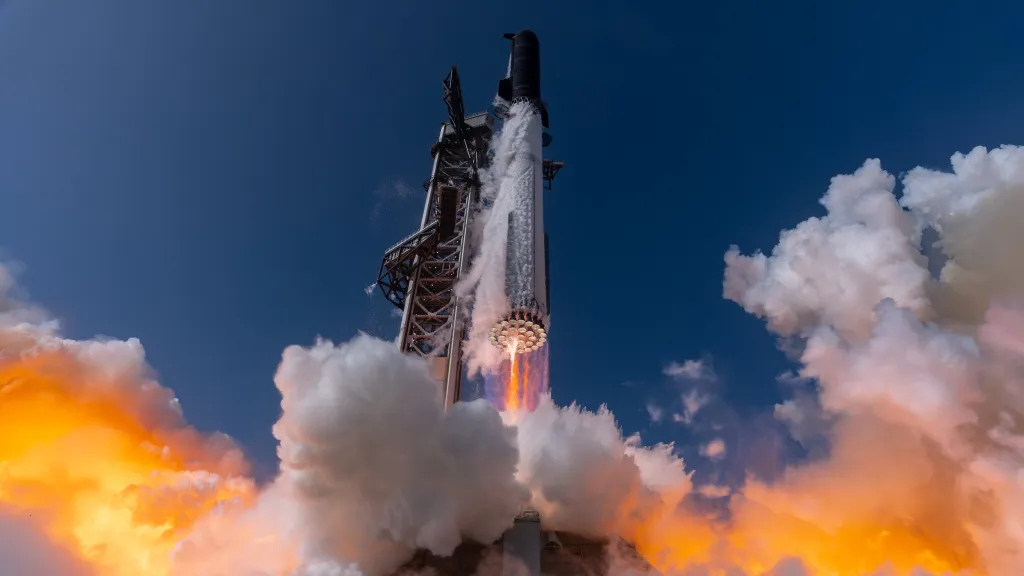 Starship Flight 13 liftoff