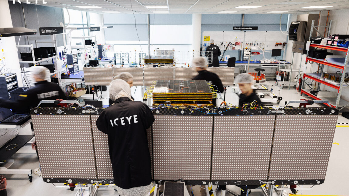 Iceye assembling satellite 06 3x2