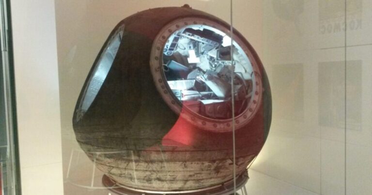 Voskhod 1 capsule on display 2016 scaled e1760120735416