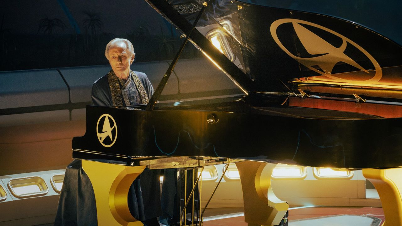 Actor Bill Nighy on Starfleet Academy Season 2.